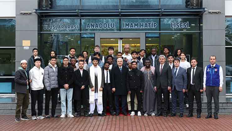 Vali Akın öğrencilerle iftar sofrasında buluştu