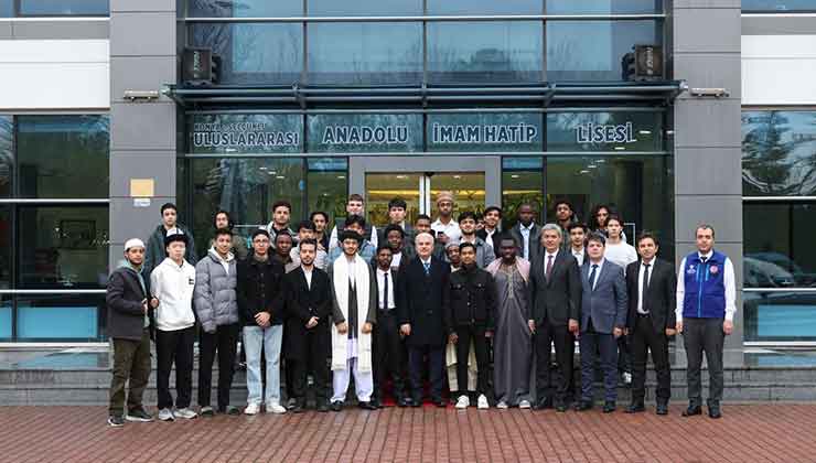 Vali Akın, uluslararası öğrencilerle iftar yaptı