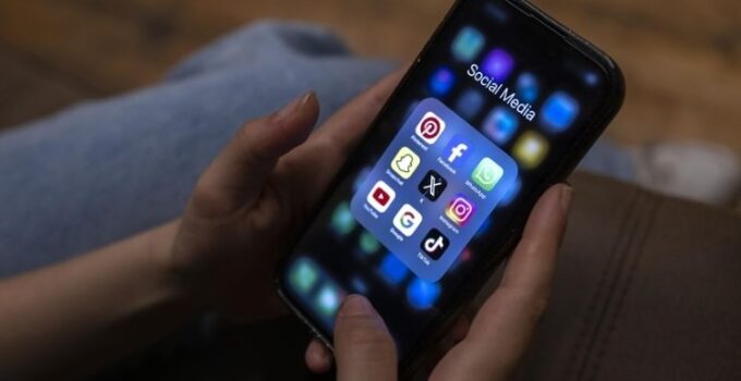 Yunanistan’da 15 yaş altındakilere sosyal medya yasağı hazırlıkları son aşamada