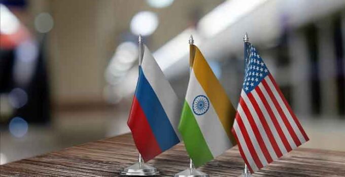 ABD, Hindistan’ın Rus petrolü alımına geçici olarak izin verdi