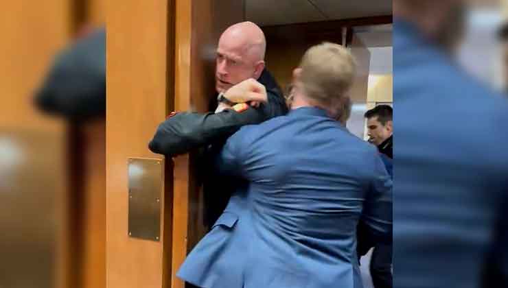 ABD polisi, İran’a saldırıları protesto eden eski askeri gözaltına almaya çalışırken kolunu kırdı