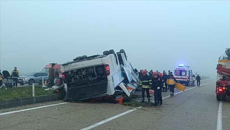 Adana’da devrilen yolcu otobüsündeki 2 kişi hayatını kaybetti, 23 kişi yaralandı