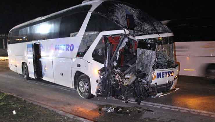Amasya’da yolcu otobüsü, tıra çarptı; 11 yaralı