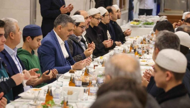 Bakan Çiftçi, hafızlık yıllarını sahur sofrasında andı