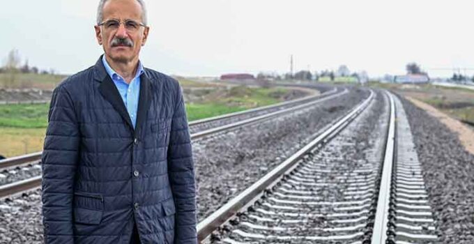 Bakan Uraloğlu: “Bursa, ülkemizin Yüksek Hızlı Tren ağına bağlanacak”