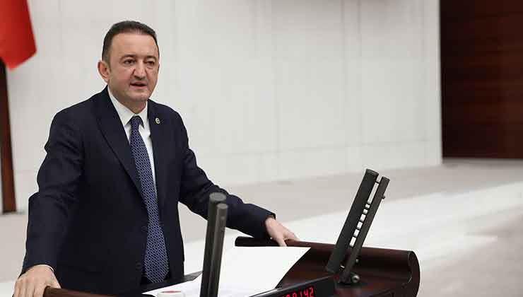 CHP’li Bektaş gençlerin gelecek kaygısını Meclise taşıdı