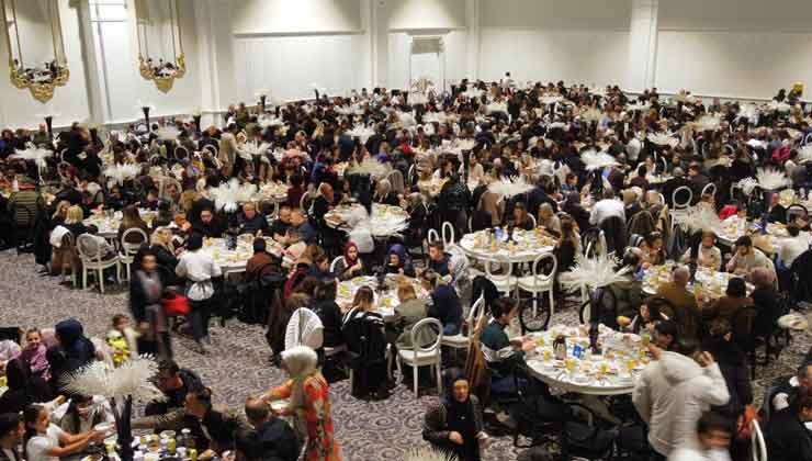 Çocuk Kalbi Derneği muhteşem bir iftar düzenledi; 1000 kişi çocuklar için aynı sofrada buluştu
