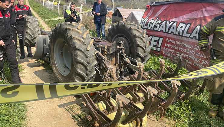 Devrilen traktörün altında kalan sürücü öldü