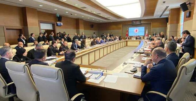 Doğum izni ve sosyal medya teklifinin komisyon görüşmeleri bayram sonrasına kaldı