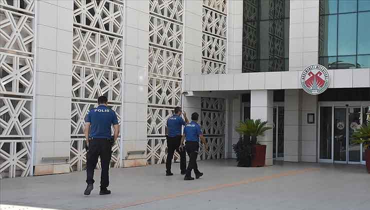 Döşemealtı Belediyesine yönelik soruşturmada gözaltına alınan 19 kişi adliyeye sevk edildi