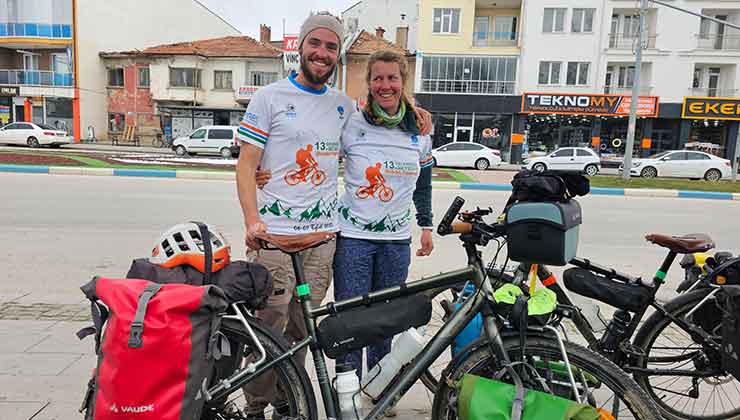 Dünya turuna çıkan Fransalı çift Beyşehir’de mola verdi