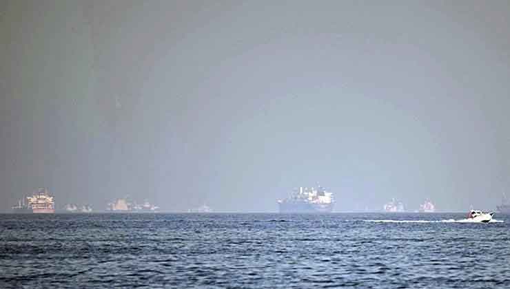 Hürmüz Boğazı’nda bir konteyner gemisinin “bilinmeyen” bir cisimden hasar gördüğü bildirildi