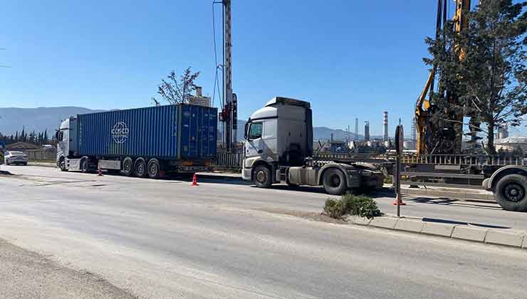 İki tırın arasında sıkışıp öldü