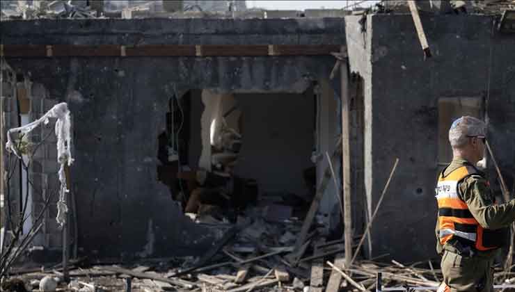 İran, İsrail’e yeni dalga füze saldırıları düzenlediğini duyurdu