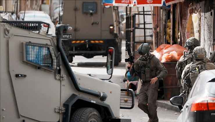 İsrail ordusu Batı Şeria’daki Amari Mülteci Kampı’na baskın düzenledi