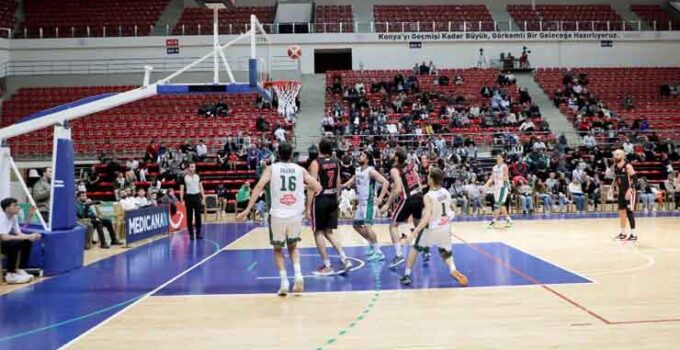 Karatay Belediyespor Play-Off sahnesinde