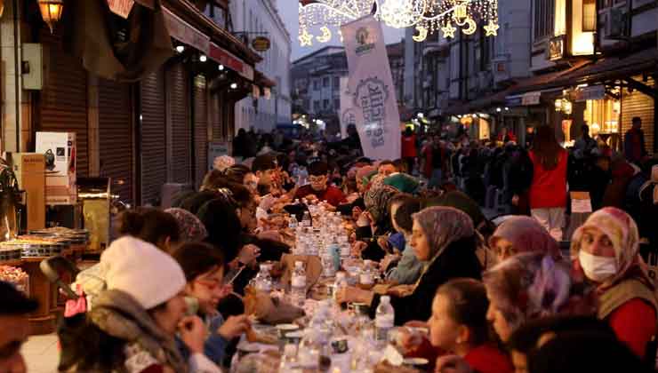 Karatay’da binlerce kişi aynı sofrada buluştu