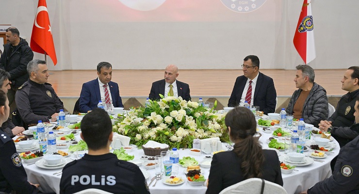 Konya Emniyeti birlikte iftar yaptı