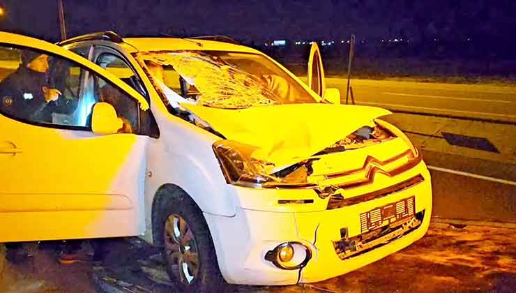 Konya kara yolunda hafif ticari araç yayaya çarptı: 1’i ağır 2 yaralı