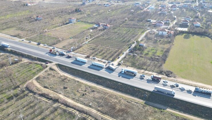 Konya plakalı tır yolcu minibüsüne çarptı: 11 yaralı