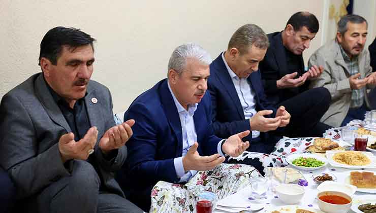 Konya Valisi Akın, çiftçilerle iftar sofrasında buluştu