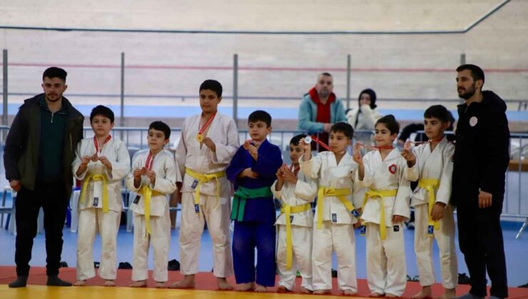Konya Veledromu’nda judo heyecanı yaşanıyor