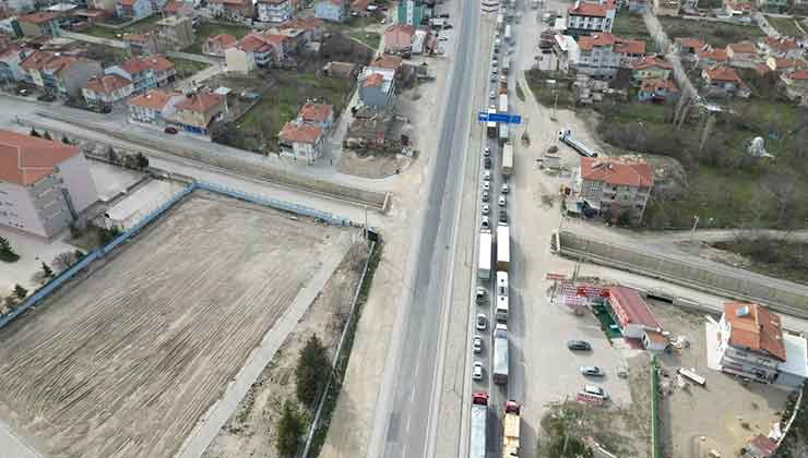 Konya yolunda uzun kuyruklar