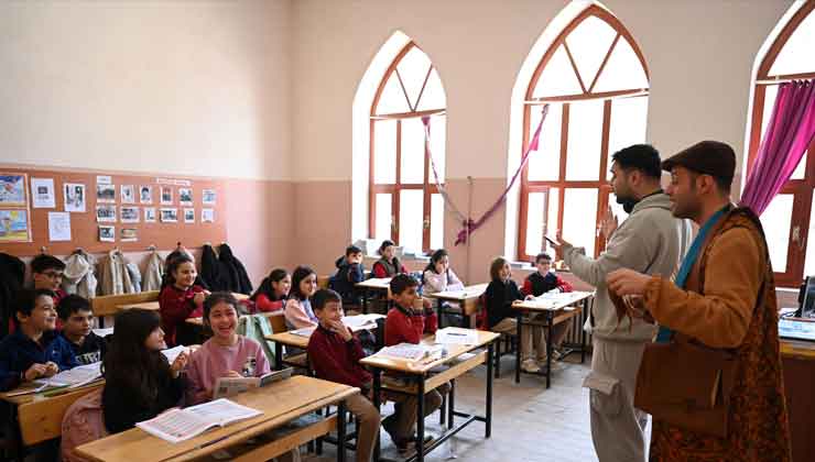 Konya’da “Çat Kapı Sınıf Tiyatrosu” ile 165 bin öğrenciye ulaşılıyor
