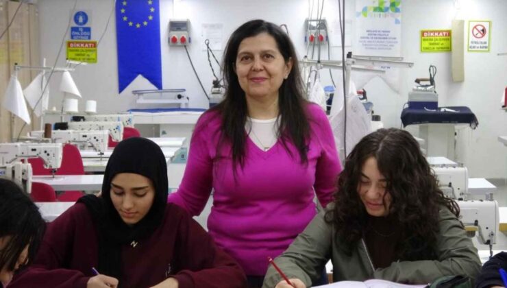 Konya’da eğitim aldı, mezun olduğu lisede nesiller yetiştirdi