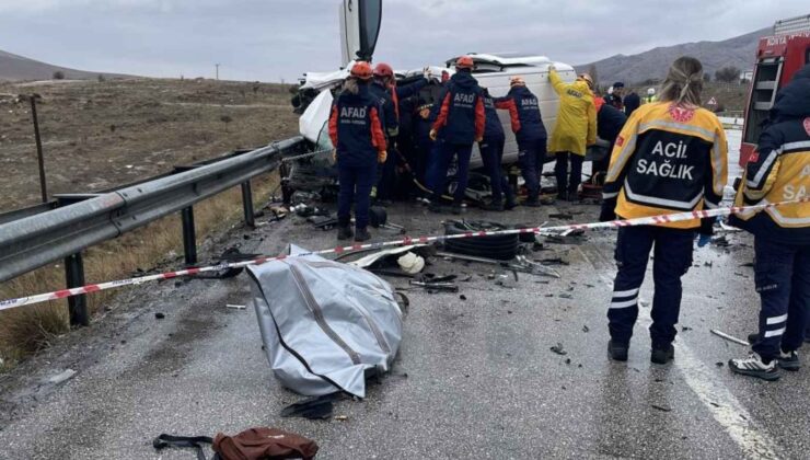 Konya’da feci kaza: Baba oğul öldü, 4 kişi yaralandı