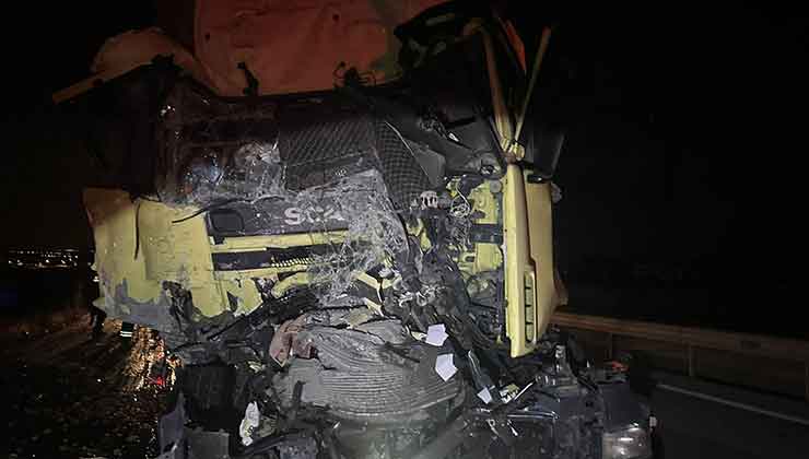 Konya’da iki tırın çarpıştığı kazada 1 kişi yaralandı