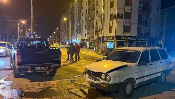 Konya’da kamyonet ile otomobil çarpıştı: 1 yaralı