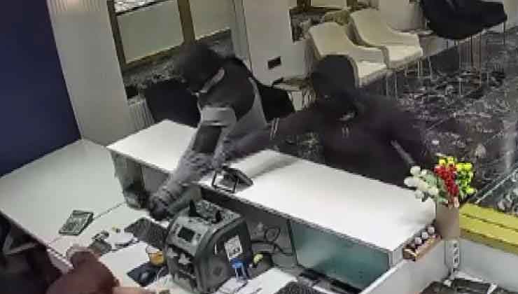 Konya’da maskeli soyguncuların hedefi olan kuyumcu o anları anlattı