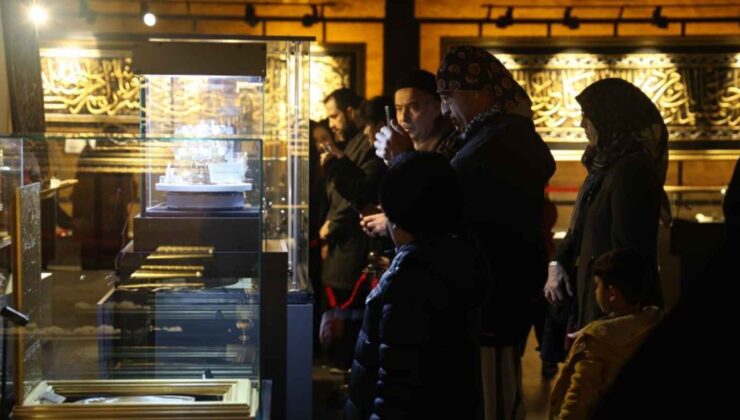Konya’da Mukaddes Emanetler sergisine yoğun ilgi