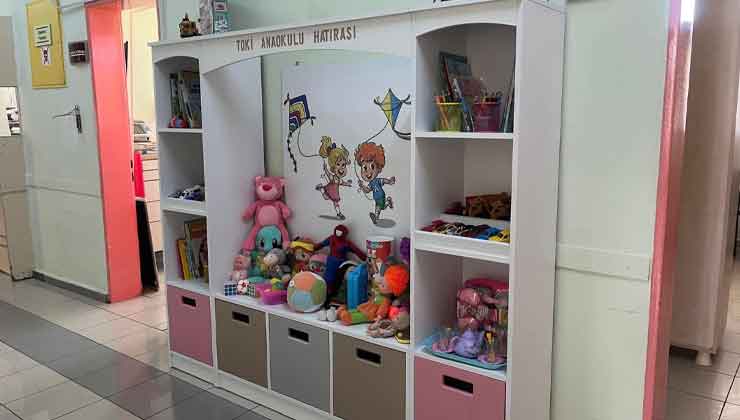 Konya’da öğretmenler hastanede kitap ve oyuncak dolabı oluşturdu