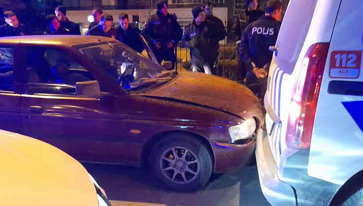 Konya’da önce aracı gasp etti ardından polis aracına çarptı!