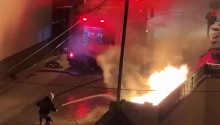 Konya’da park halindeki otomobil alev alev yandı