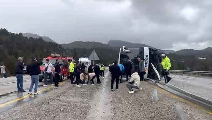 Konya’da yolcu otobüsü devrildi!