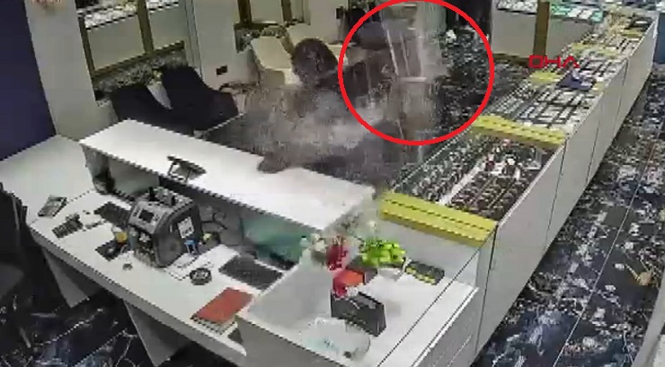 Konya’daki kuyumcu, soygununda çay kazanı detayı