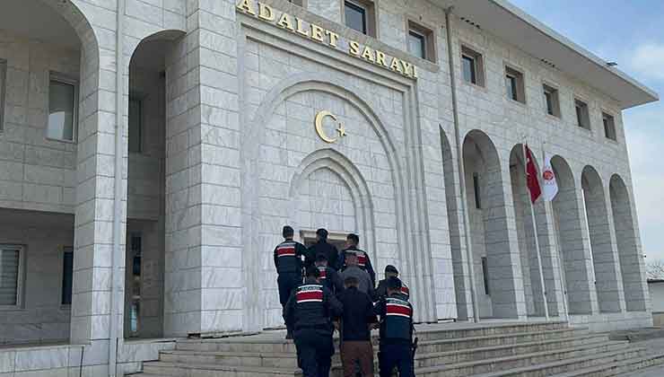 Konya’dan Milas’a kaçak göçmen taşıyanlar yakalandı