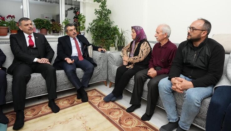 Konyalı öğretmenin ailesine Bakanlardan taziye ziyareti