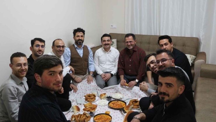 Konyalı Vekil öğrencilerle beraber sahura menemen hazırladı