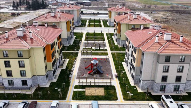 Konya’nın bu ilçesinde yeni evlerine kavuşanlar ilk bayrama hazır