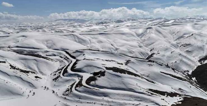Konya’nın güneyinde bahara rağmen kar manzarası