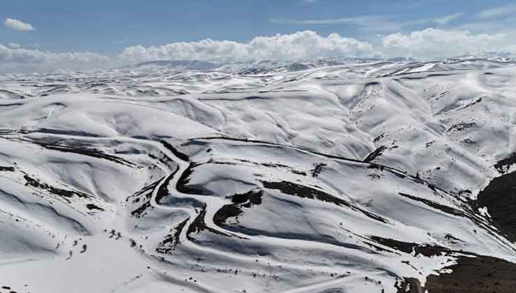 Konya’nın güneyinde bahara rağmen kar manzarası