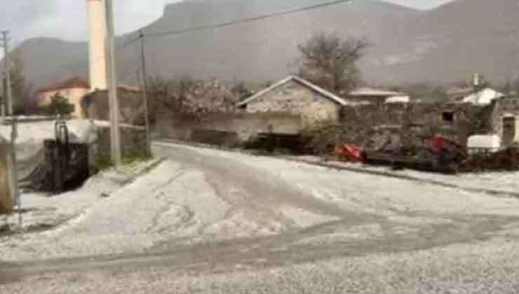 Konya’nın ilçesinde dolu yağışı