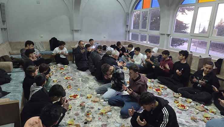 Liseli Diyanet Genç Gönüllüler iftar programında buluştu