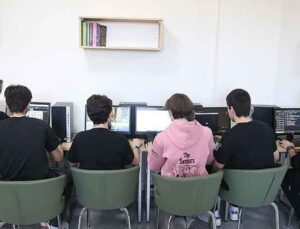 Liselilerin geliştirdiği yazılımla uzayda yapılacak deney sanal ortamda simüle edilebiliyor