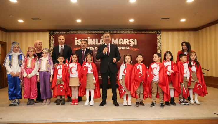 Meram’da miniklerden gurur dolu İstiklal Marşı performansı