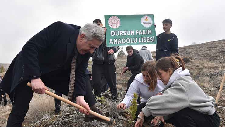 Müdür Yiğit fidan dikme etkinliğine katıldı